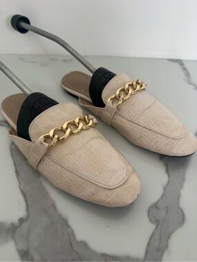 Women’s Beige Croc Embossed Chain Mule Loafers Slip On Flats EU 37 - 6.5 US